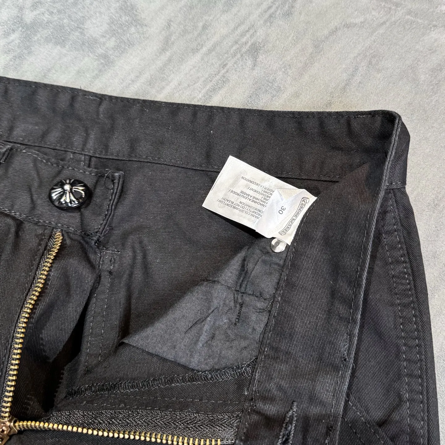 P270 Chrome Hearts Leopard Print Jeans with Black Leather and Wooden Leather Elements Washed Jeans Authentically Restore the Ultimate Vintage Texture Three-Dimensional Fit Loose and Comfortable Not Slimming Appearing Tall and Slim Made by Manufacturers Original Quality Control Same Style for Men and Women Can Be Matched with Couples Versatile Recommendations Must-Have Jeans for All Seasons Fashionistas Have Been Disappointed From the Quality Selection of Fabrics, Cutting of Details, and Matching of Patterns, Everything Is Impeccable! The upper body is so handsome when worn...it can be easily worn by men, women and children! The craftsmanship is made of heavy-duty washed pure cotton denim fabric. After washing, it is soft and thick and looks very stylish when worn. Color: black Size: 28 30 32 34 36